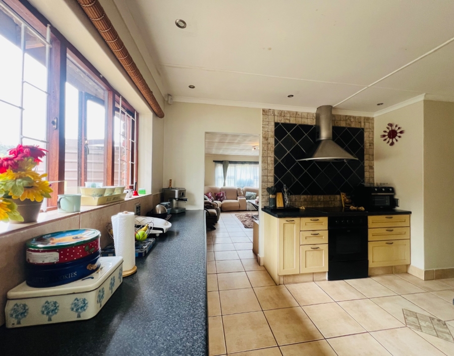 4 Bedroom Property for Sale in Twee Rivieren Western Cape